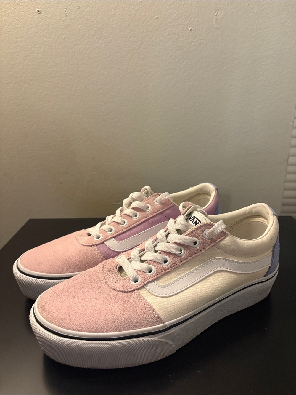 Vans Women Ward Low Top Platform sneakers
